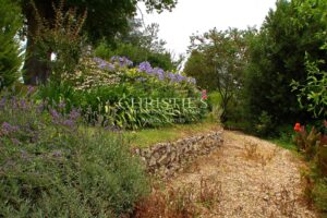 Charmante maison en pierre ouverte sur la nature et son jardin