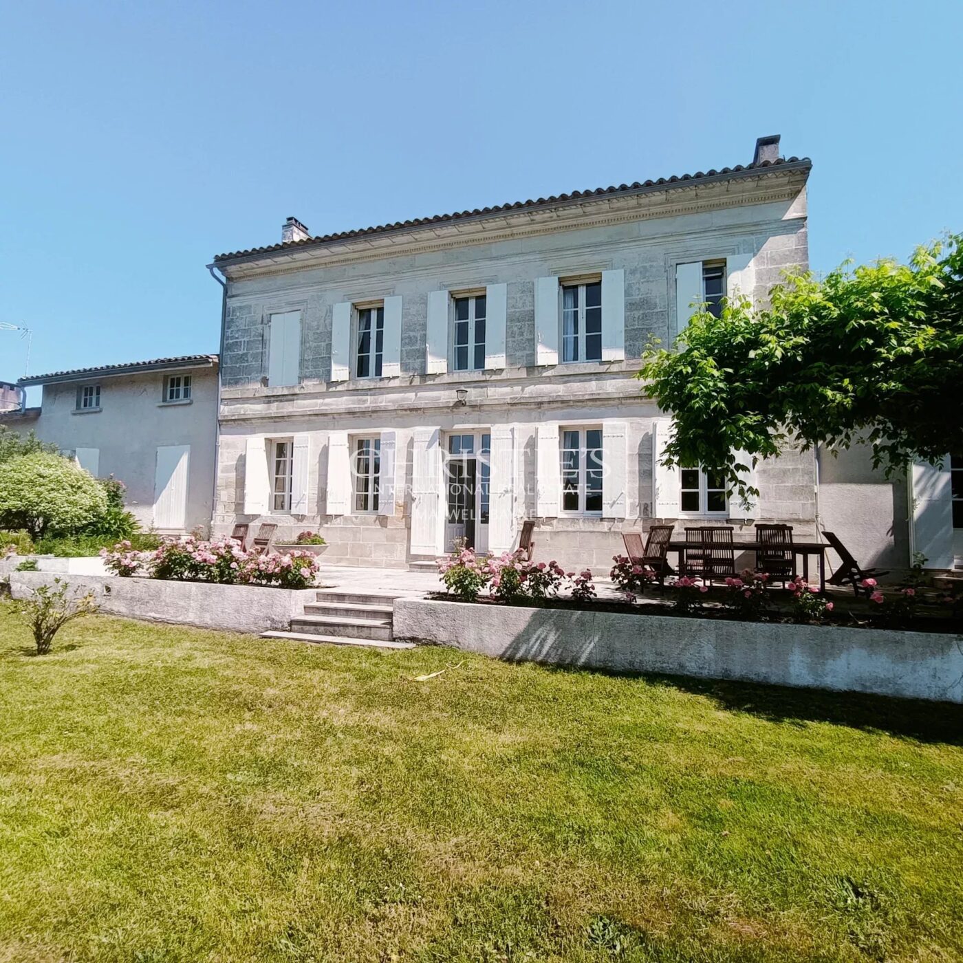 Charmante maison en pierre ouverte sur la nature et son jardin