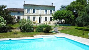 Charming stone house opening on nature and its garden