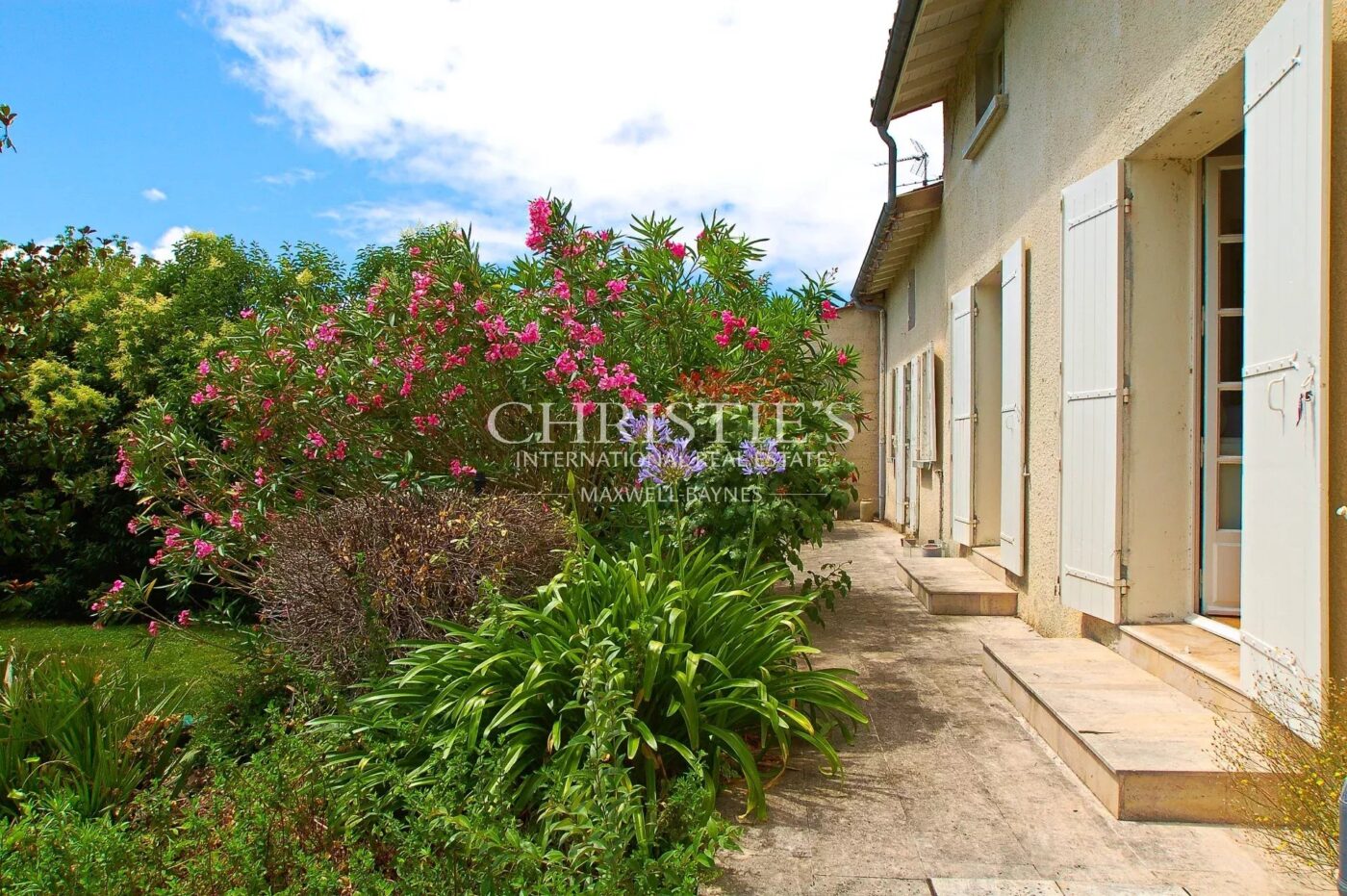 Charmante maison en pierre ouverte sur la nature et son jardin