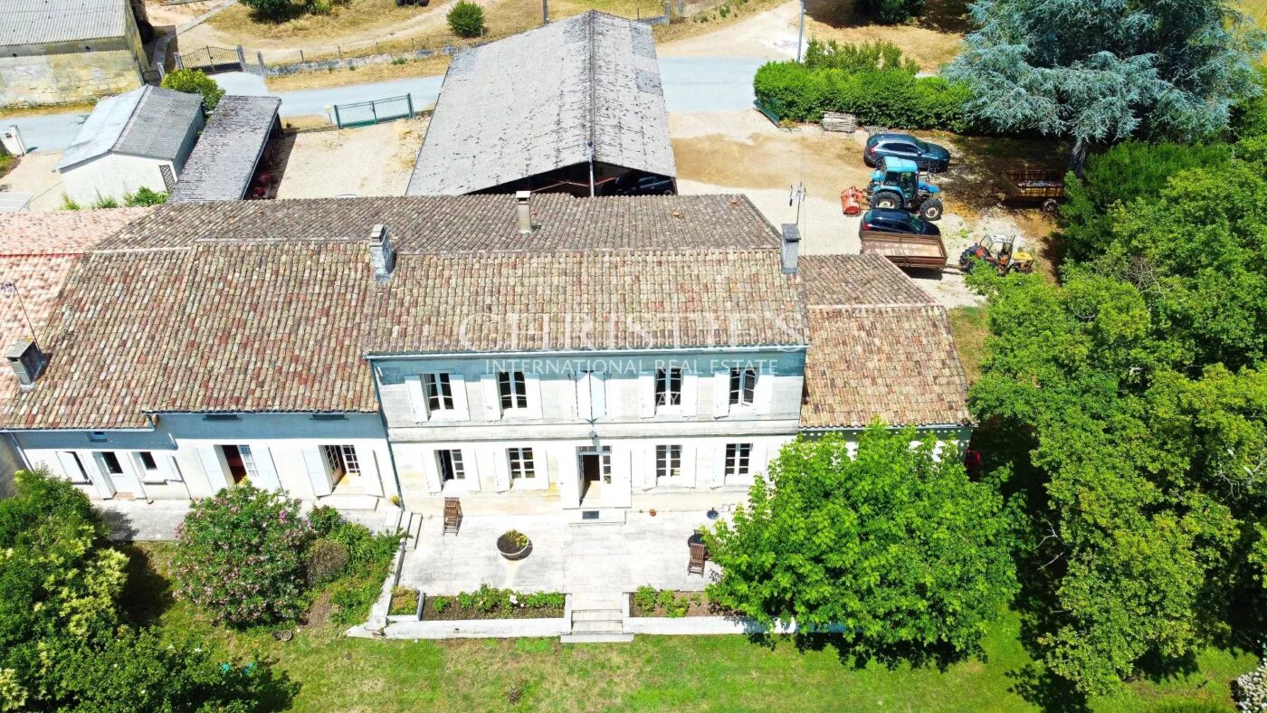 Charmante maison en pierre ouverte sur la nature et son jardin