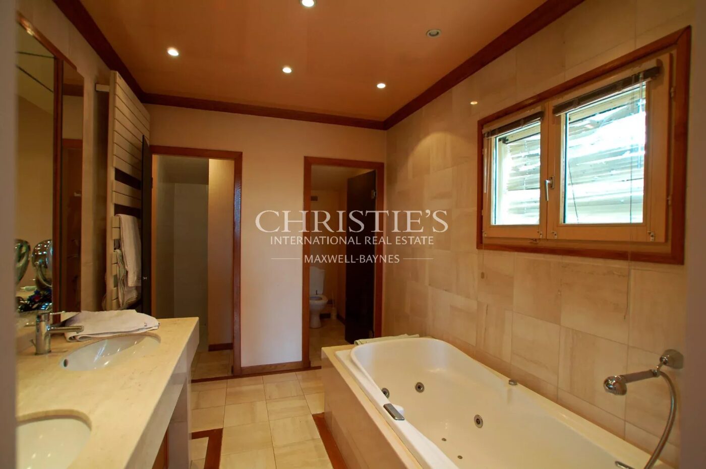 Charmante maison en pierre ouverte sur la nature et son jardin