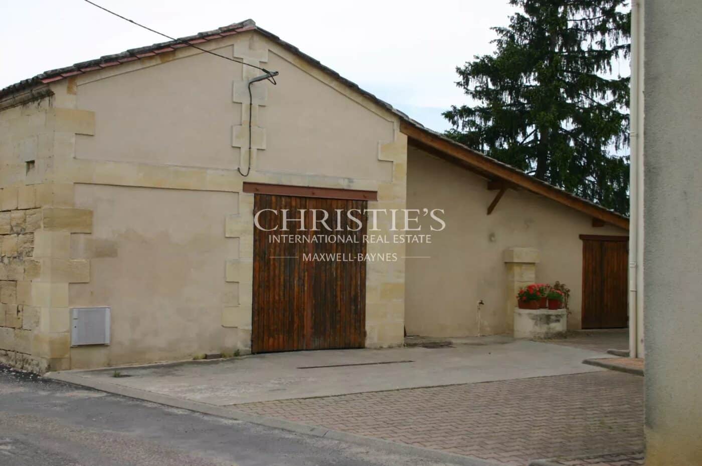 Terroir très qualitatif, Agriculture Biologique, 8 ha de vigne, 2 maisons, chai