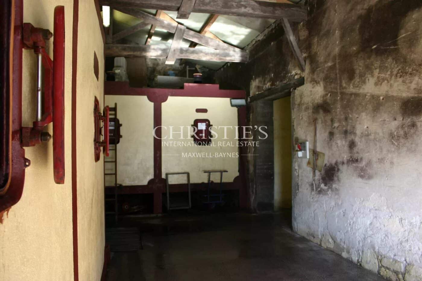 Terroir très qualitatif, Agriculture Biologique, 8 ha de vigne, 2 maisons, chai