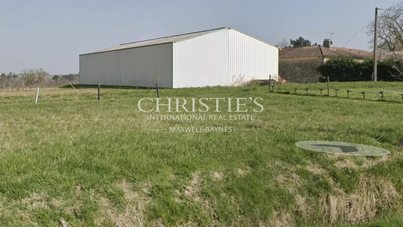 For sale – Parcel of AOP Bordeaux vines with farm building - Entre-Deux-Mers