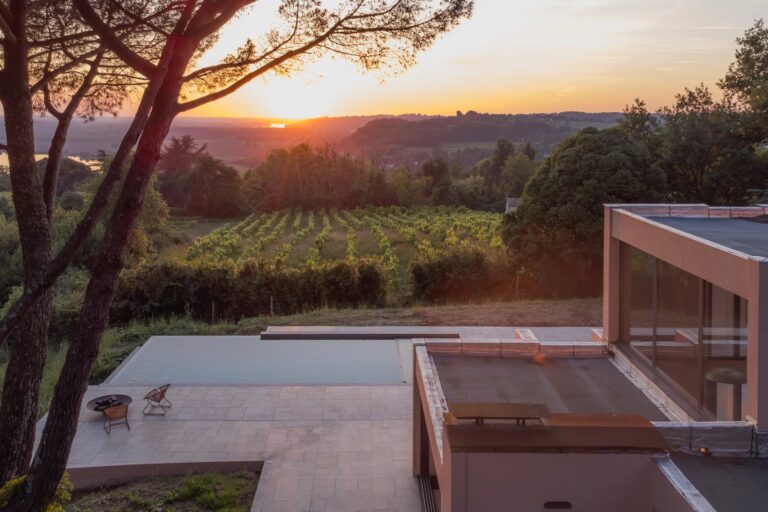 Petit domaine viticole d'agrément à faire renaître avec superbe villa