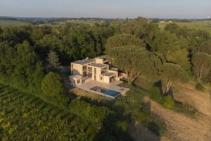 Petit domaine viticole d'agrément à faire renaître avec superbe villa