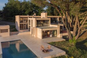 Petit domaine viticole d'agrément à faire renaître avec superbe villa