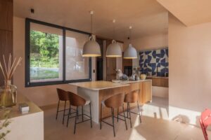 Petit domaine viticole d'agrément à faire renaître avec superbe villa