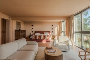 Petit domaine viticole d'agrément à faire renaître avec superbe villa