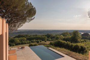 Petit domaine viticole d'agrément à faire renaître avec superbe villa