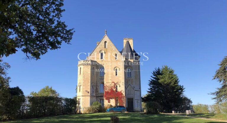 Rare and Elegant Historic Bordeaux Vineyard Château with B&B Activity