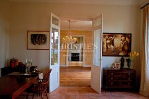 Magnifique château avec vignoble proche de Bordeaux.