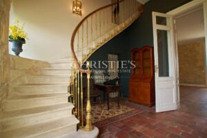 Magnifique château avec vignoble proche de Bordeaux.