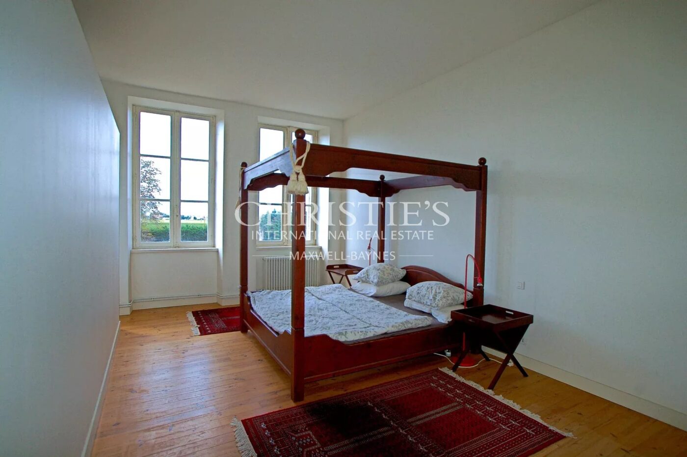 Magnifique château avec vignoble proche de Bordeaux.