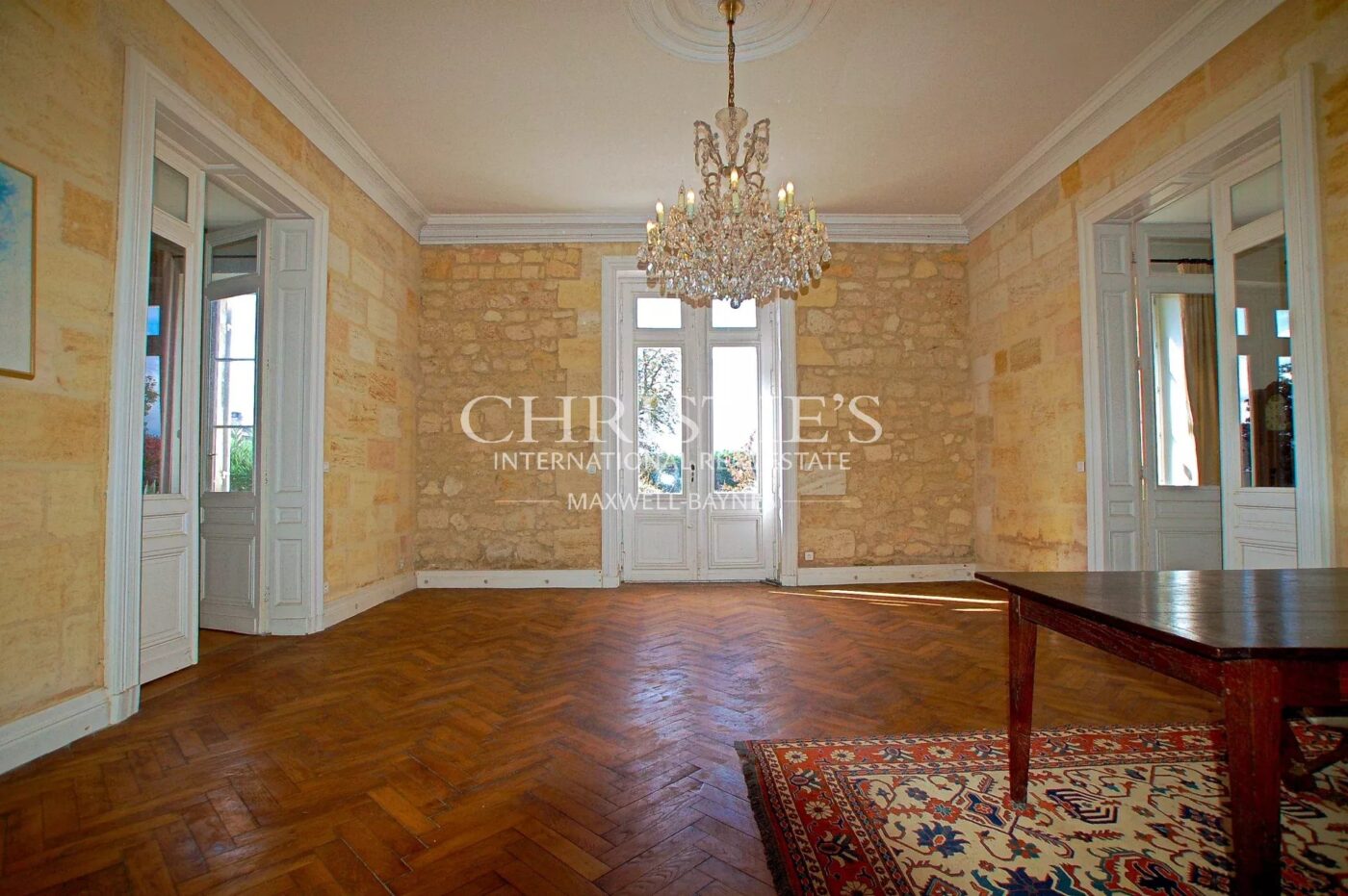 Magnifique château avec vignoble proche de Bordeaux.