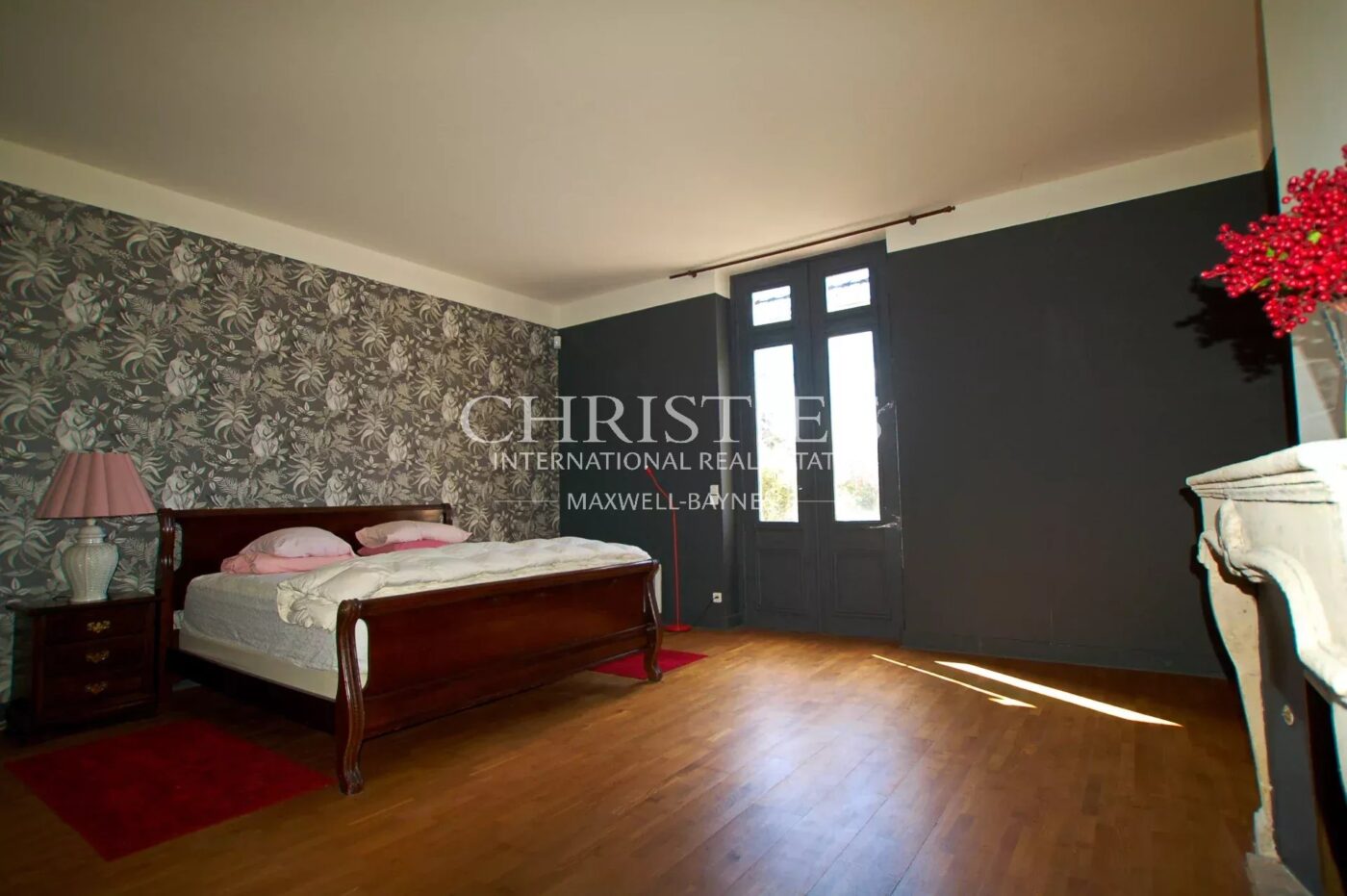 Magnifique château avec vignoble proche de Bordeaux.