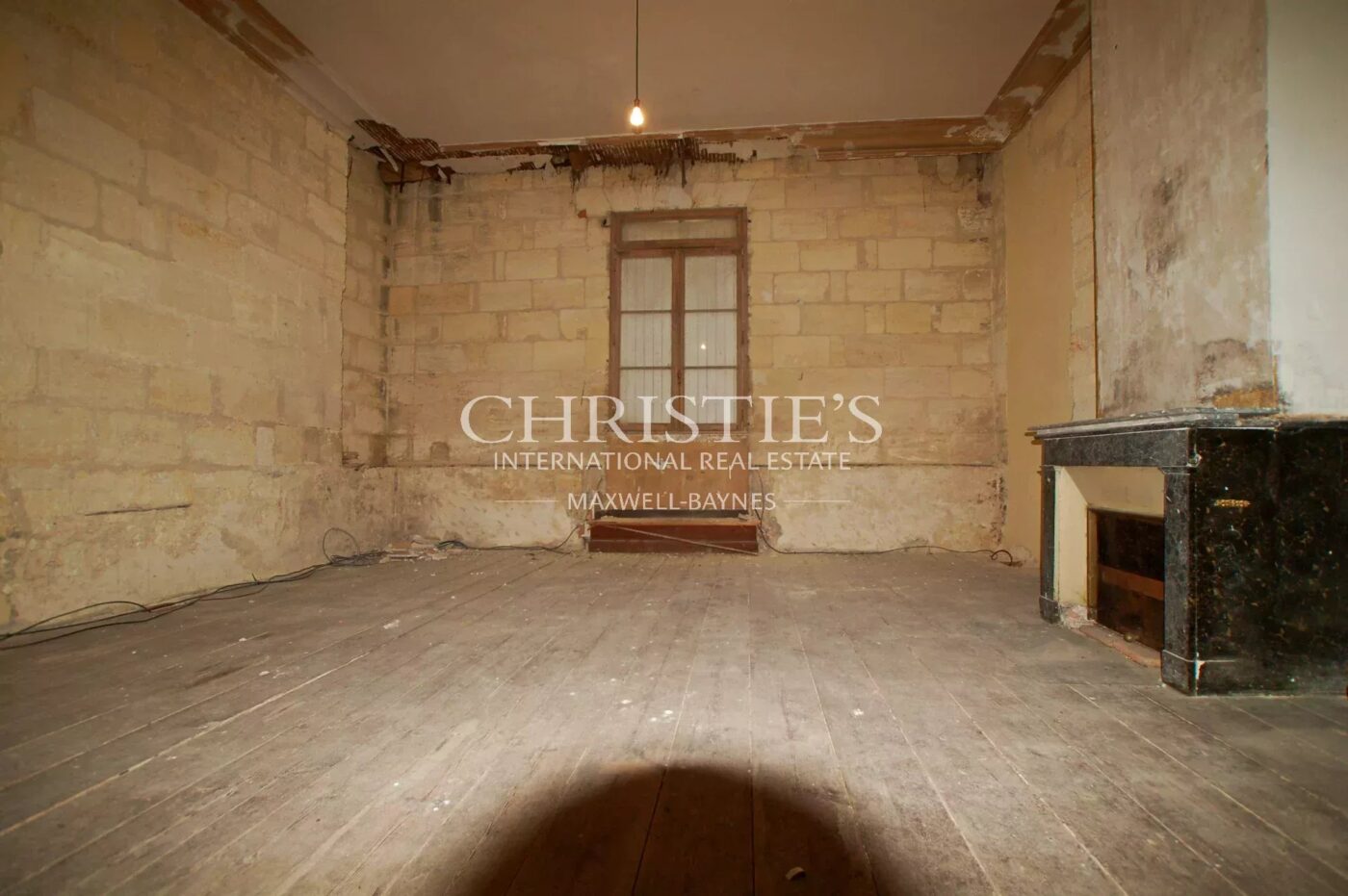 Magnifique château avec vignoble proche de Bordeaux.