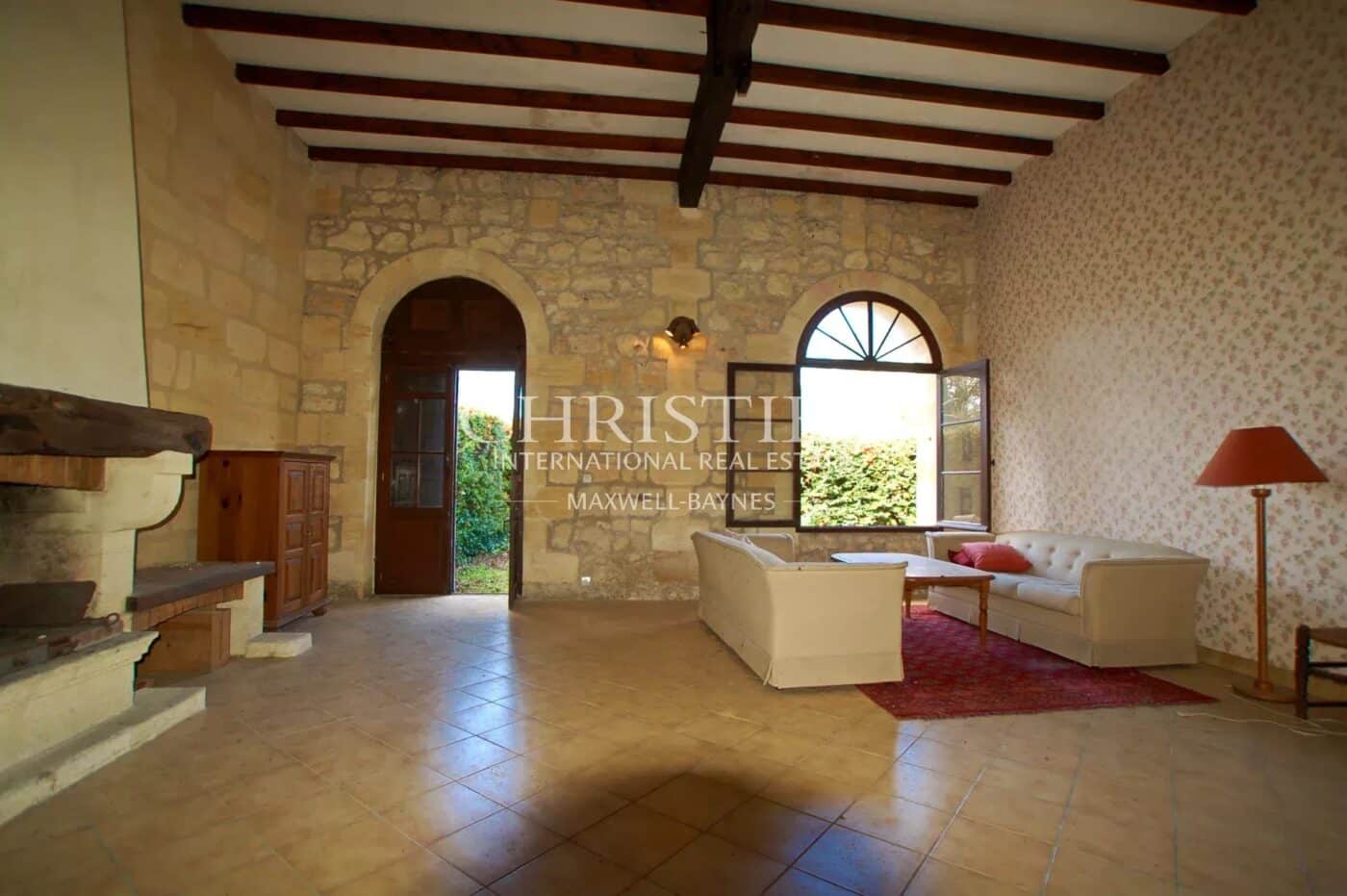 Magnifique château avec vignoble proche de Bordeaux.