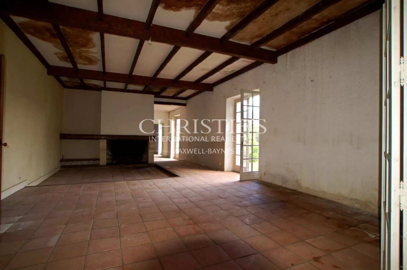 Magnifique château avec vignoble proche de Bordeaux.