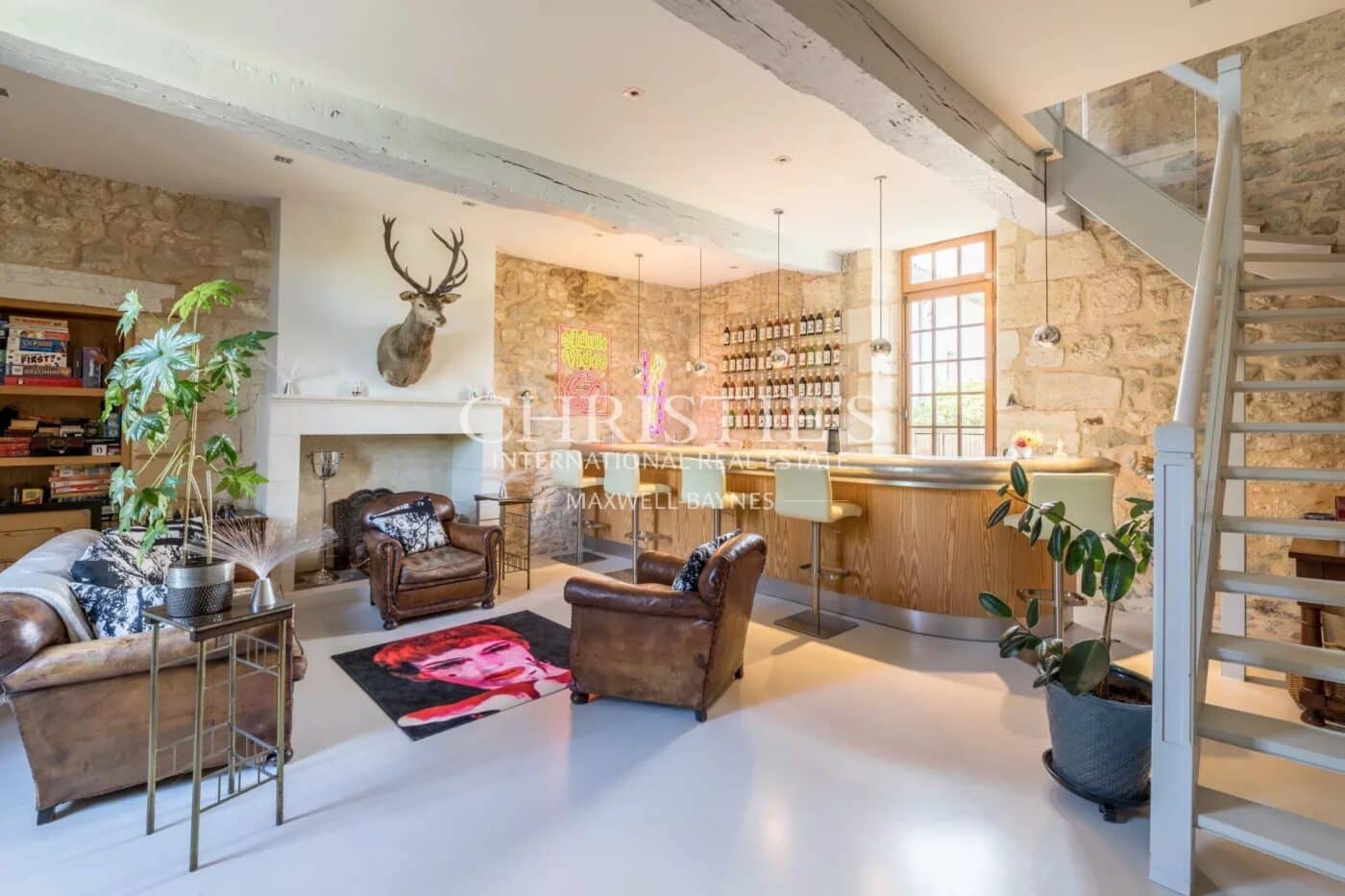 Exclusivité - Propriété de charme composée d'un manoir, longère, salle de cinéma, grange, petit vignoble...