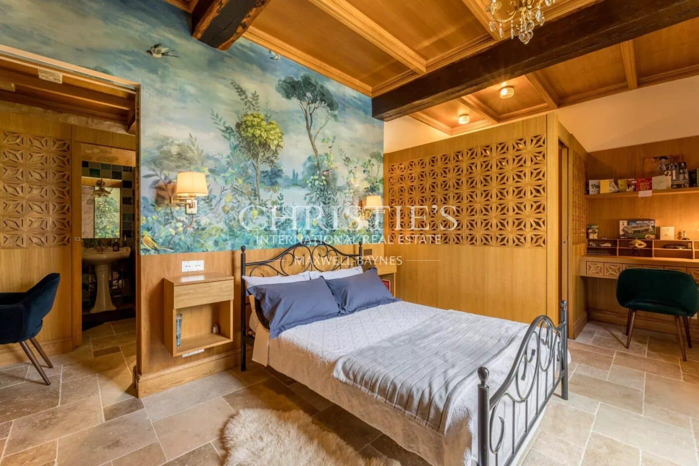 Exclusivité - Propriété de charme composée d'un manoir, longère, salle de cinéma, grange, petit vignoble...