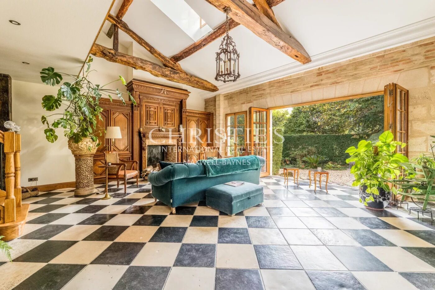 Exclusivité - Propriété de charme composée d'un manoir, longère, salle de cinéma, grange, petit vignoble...