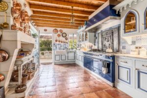 Exclusivité - Propriété de charme composée d'un manoir, longère, salle de cinéma, grange, petit vignoble...