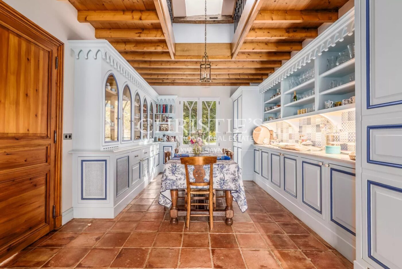 Exclusivité - Propriété de charme composée d'un manoir, longère, salle de cinéma, grange, petit vignoble...