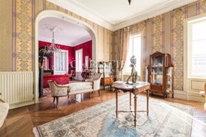 Exclusivité - Propriété de charme composée d'un manoir, longère, salle de cinéma, grange, petit vignoble...