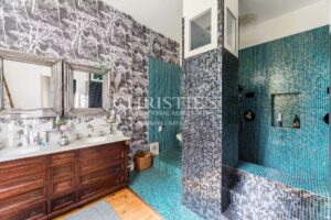 Exclusivité - Propriété de charme composée d'un manoir, longère, salle de cinéma, grange, petit vignoble...