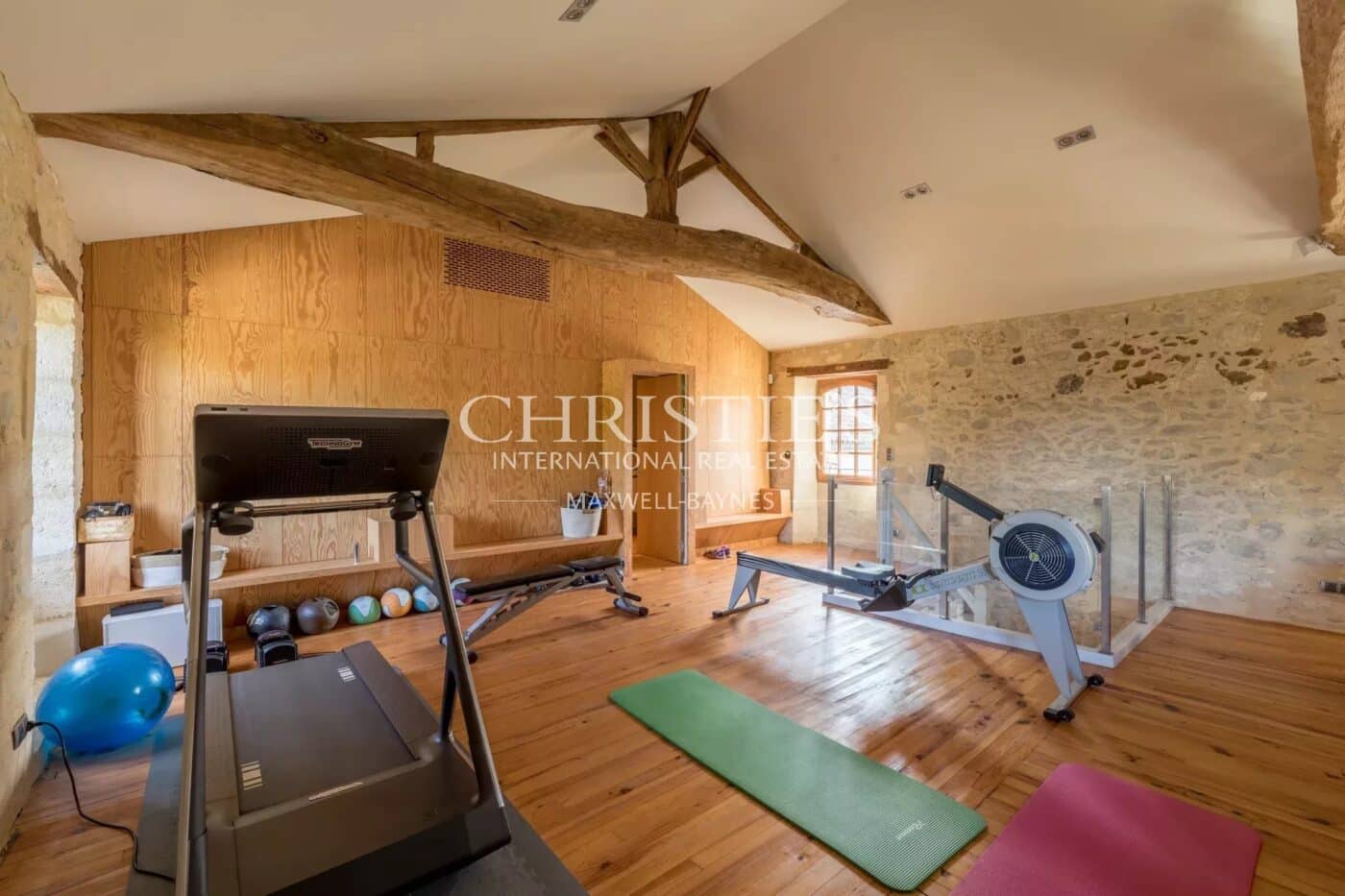 Exclusivité - Propriété de charme composée d'un manoir, longère, salle de cinéma, grange, petit vignoble...