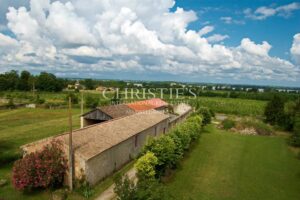 18th-century chateau with numerous outbuildings - View of the Gironde estuary