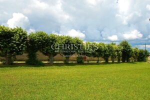18th-century chateau with numerous outbuildings - View of the Gironde estuary