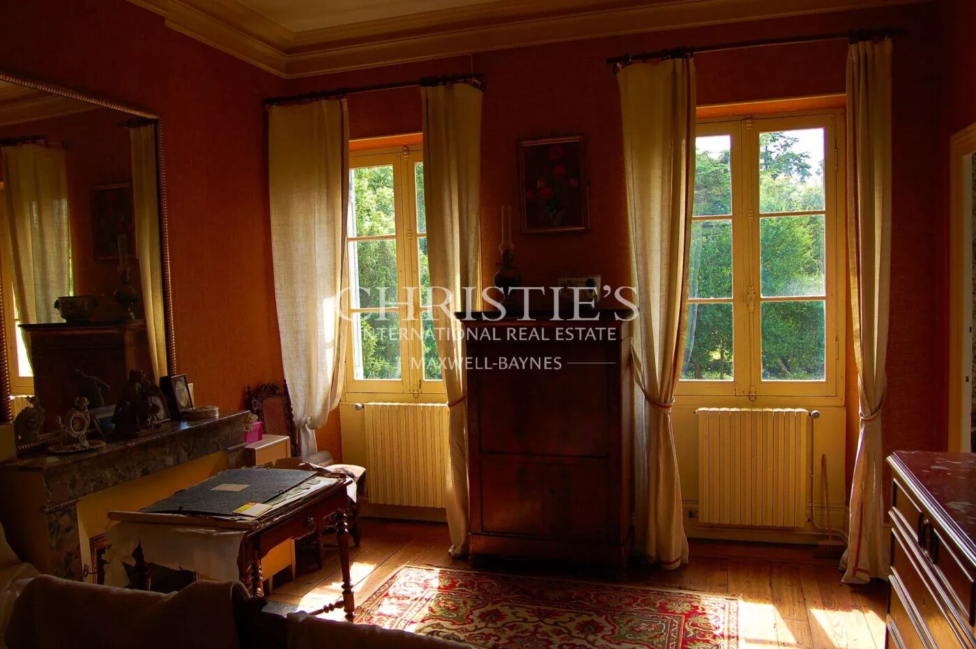 18th-century chateau with numerous outbuildings - View of the Gironde estuary