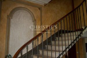 18th-century chateau with numerous outbuildings - View of the Gironde estuary