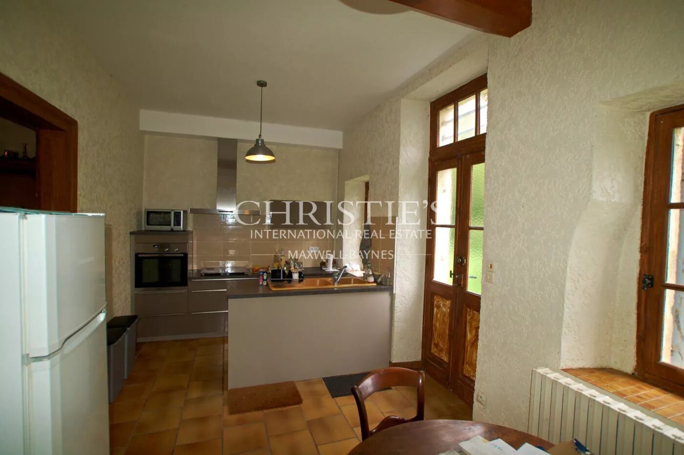 18th-century chateau with numerous outbuildings - View of the Gironde estuary