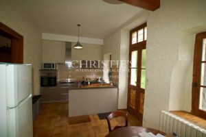 18th-century chateau with numerous outbuildings - View of the Gironde estuary