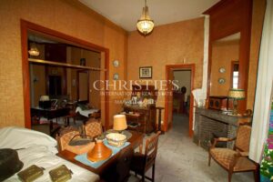 18th-century chateau with numerous outbuildings - View of the Gironde estuary