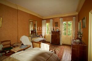 18th-century chateau with numerous outbuildings - View of the Gironde estuary