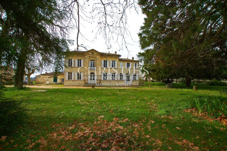 Propriété viticole de 5.5 hectares sur Saint-Émilion - Voisin de Grand Cru Classé