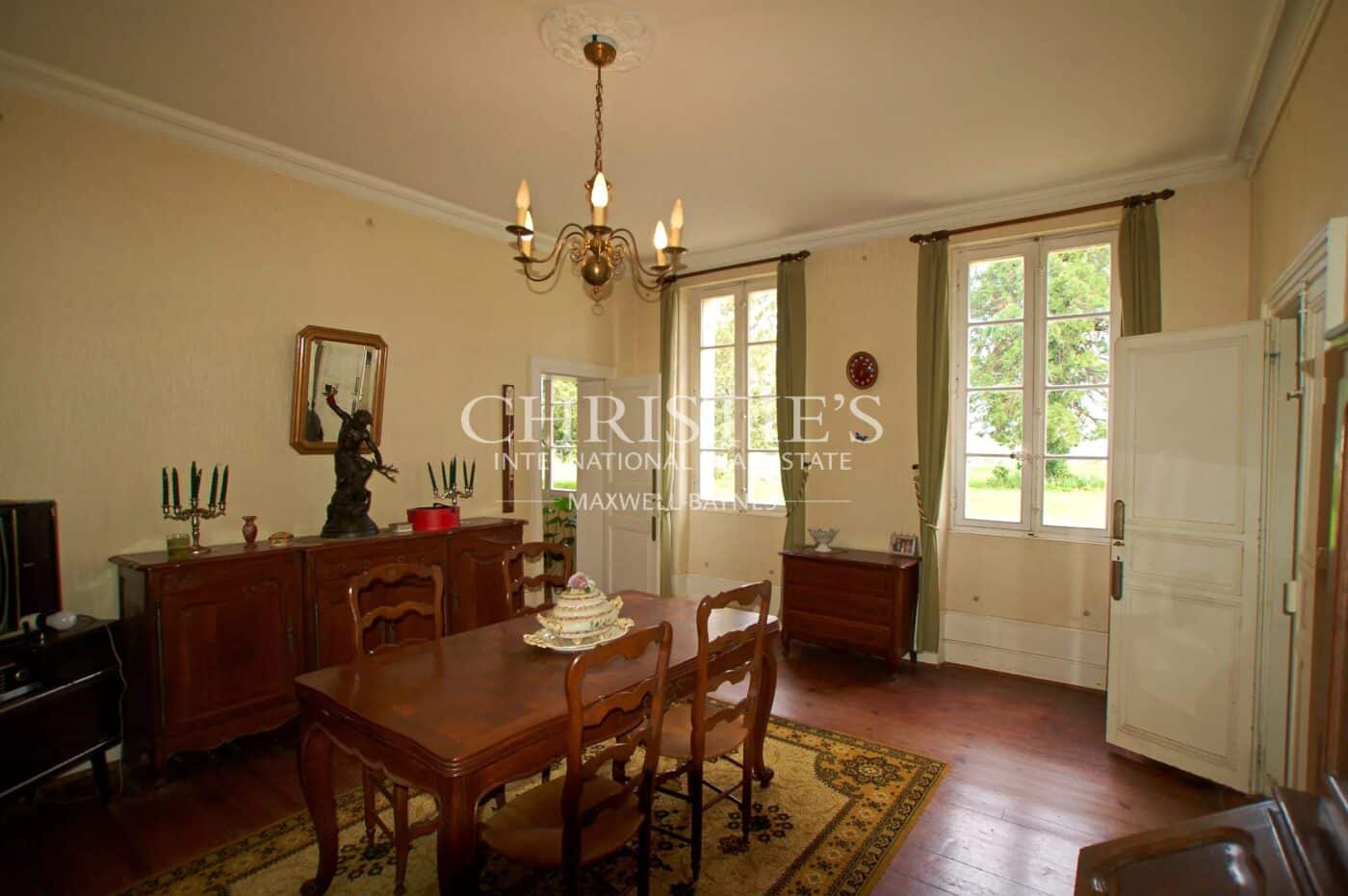 Propriété viticole de 5.5 hectares sur Saint-Émilion - Voisin de Grand Cru Classé