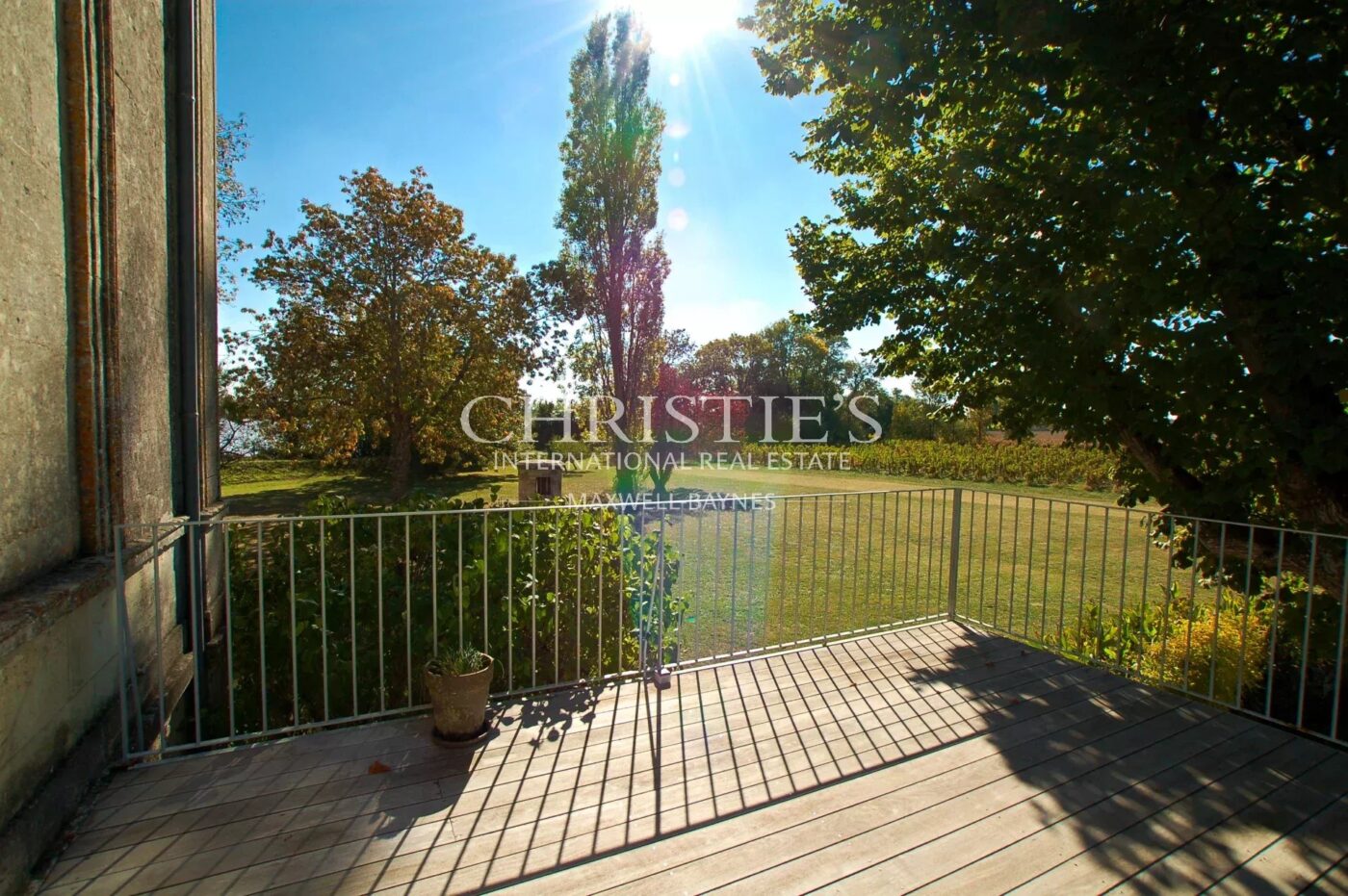 Domaine viticole d'agrément de charme avec vue sur la Dordogne