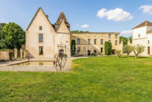 Magnifique Château historique avec une petite activité viticole en AOP Bordeaux Supérieur à proximité de Bordeaux / Saint-Émilion