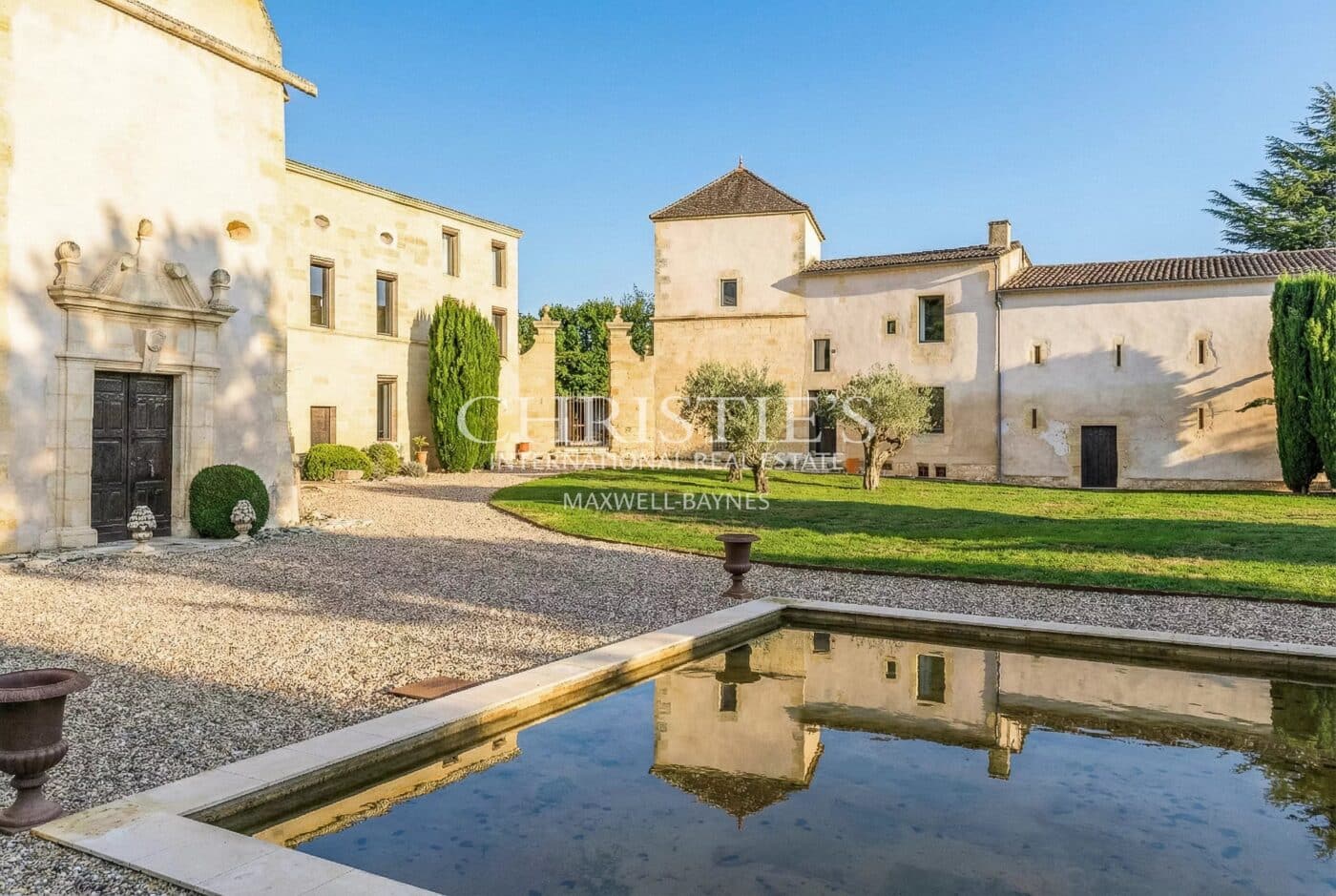 Magnifique Château historique avec une petite activité viticole en AOP Bordeaux Supérieur à proximité de Bordeaux / Saint-Émilion