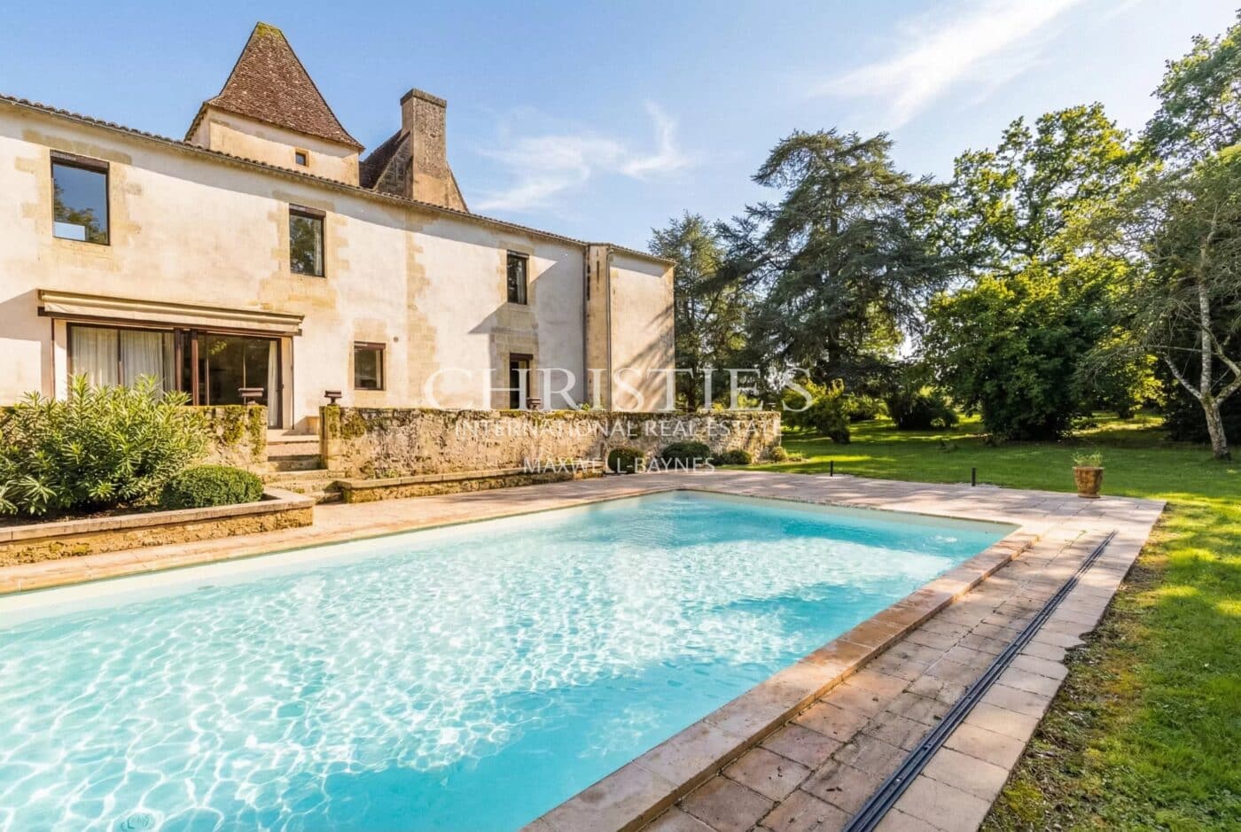 Magnifique Château historique avec une petite activité viticole en AOP Bordeaux Supérieur à proximité de Bordeaux / Saint-Émilion