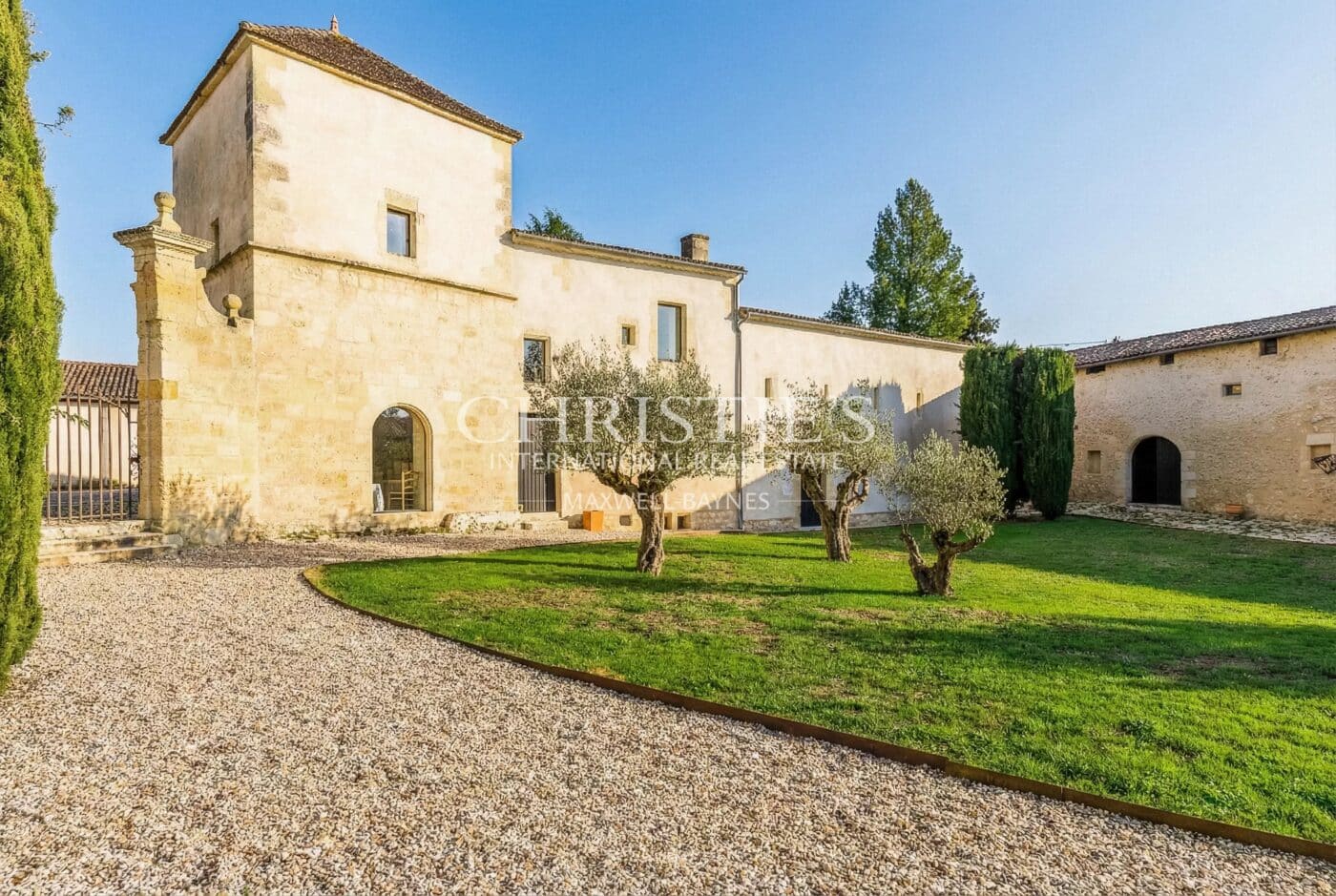 Magnifique Château historique avec une petite activité viticole en AOP Bordeaux Supérieur à proximité de Bordeaux / Saint-Émilion