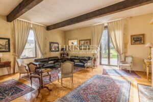 Magnifique Château historique avec une petite activité viticole en AOP Bordeaux Supérieur à proximité de Bordeaux / Saint-Émilion