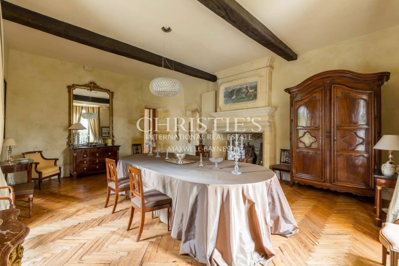 Magnifique Château historique avec une petite activité viticole en AOP Bordeaux Supérieur à proximité de Bordeaux / Saint-Émilion