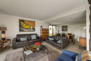 Magnifique Château historique avec une petite activité viticole en AOP Bordeaux Supérieur à proximité de Bordeaux / Saint-Émilion